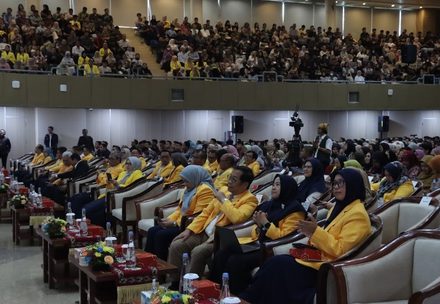 Cerdas, Berintegritas, Siap Mendunia: Pesan UT untuk 2.183 Calon Wisudawan