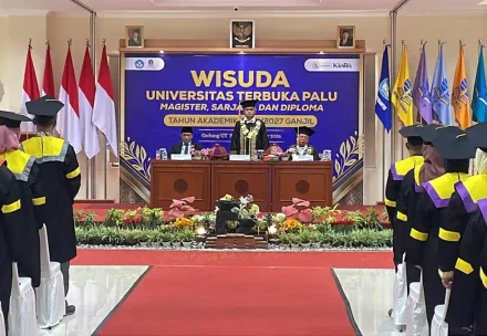 UT Palu Kukuhkan 180 Wisudawan, Saatnya Ilmu Menjadi Solusi bagi Masyarakat